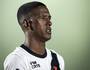 Robert Renan exibe seu cordão personalizado do Vasco; foto