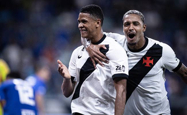 Cauan Barros comemora gol contra o Cruzeiro