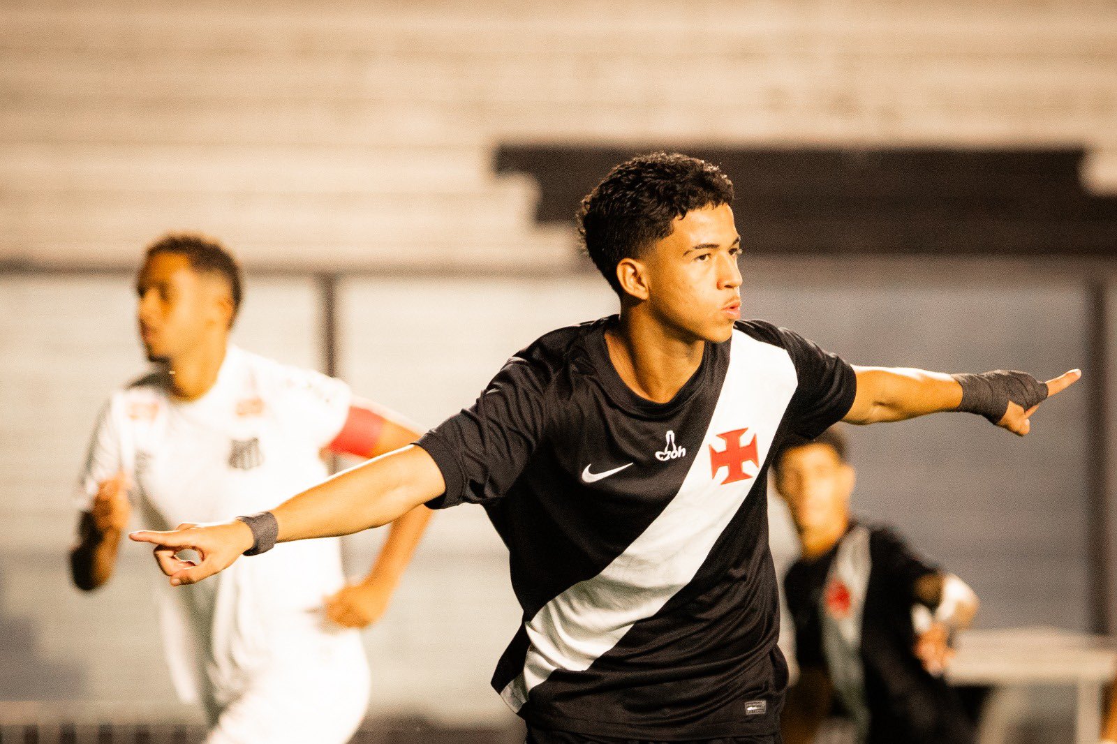 Vasco renova contrato de Andrey Fernandes até 2030