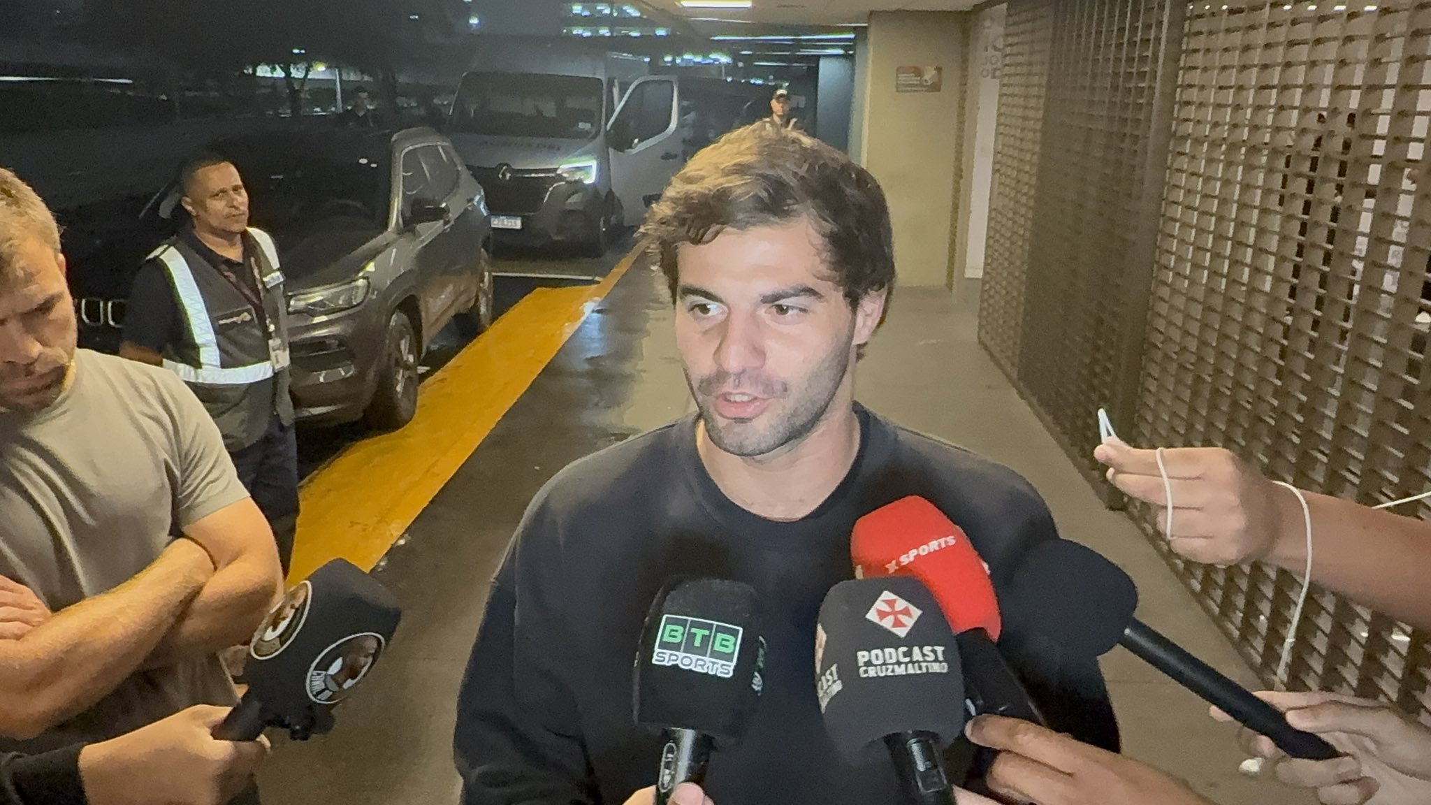 Novos reforços treinam, mas aguardam regularização na Conmebol
