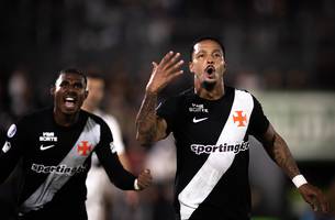 David comemora gol contra o Olimpia