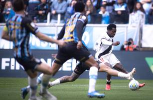 Andrés Gómez em ação contra o Grêmio