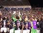 Jogadores comemoram com a torcida (Matheus Lima/Vasco)