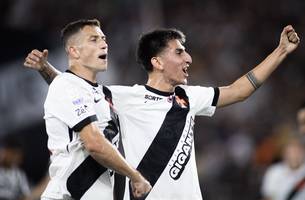 Bruno Duarte e Alan Lescano comemoram gol